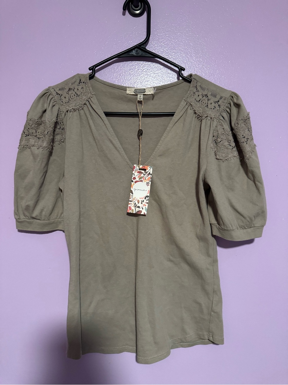 gimmicks by BKE Olive V-Neck Lace-Trim Puff Sleeve Tee